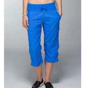Women’s Lululemon sz 8 beach blue studio crop pants mint condition 🙌🏻